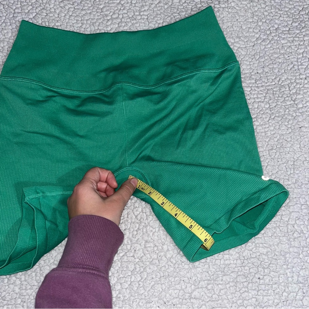 Alo Seamless Shorts - Picture 9 of 11